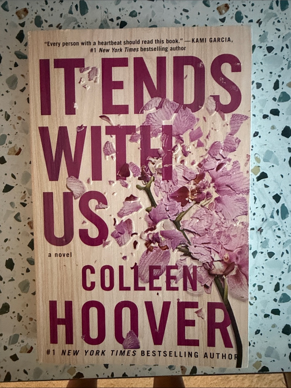 It Ends With Us by Colleen Hoover, Paperback